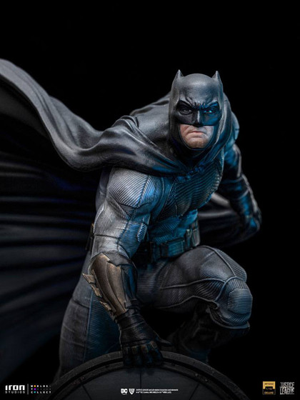 Zack Snyder's Justice League - Batman On Batsignal Deluxe Art Scale 